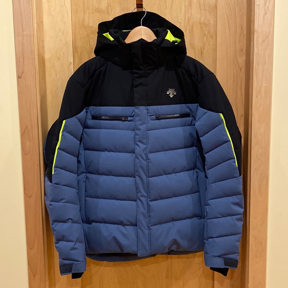 DESCENTE Ski or Snowboard Jacket
